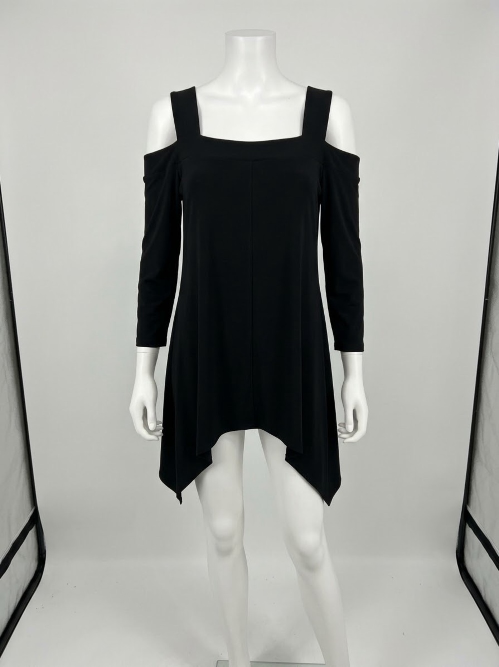 cha cha vente Black Cold-Shoulder Asymmetrical Tunic Dress